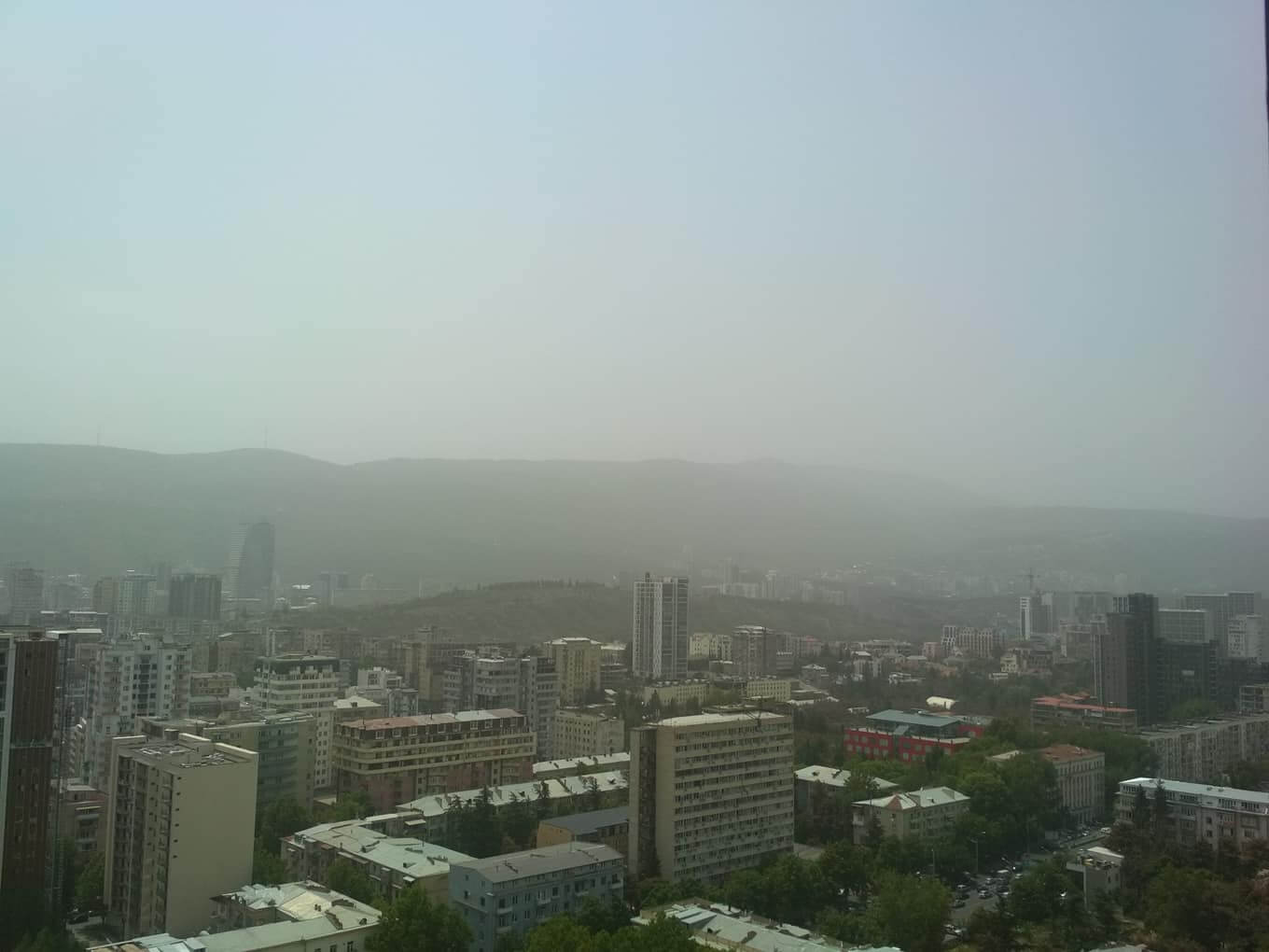 Tbilisi. Smog. Fot. Giorgi Zhvania