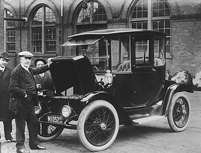 Thomas Edison i samochód elektryczny. Domena publiczna.
