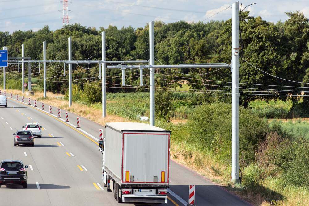 eHighway Elektryczna autostrada dla ciężarówek ma zmniejszyć emisje CO2. W Hesji ruszył odcinek testowy