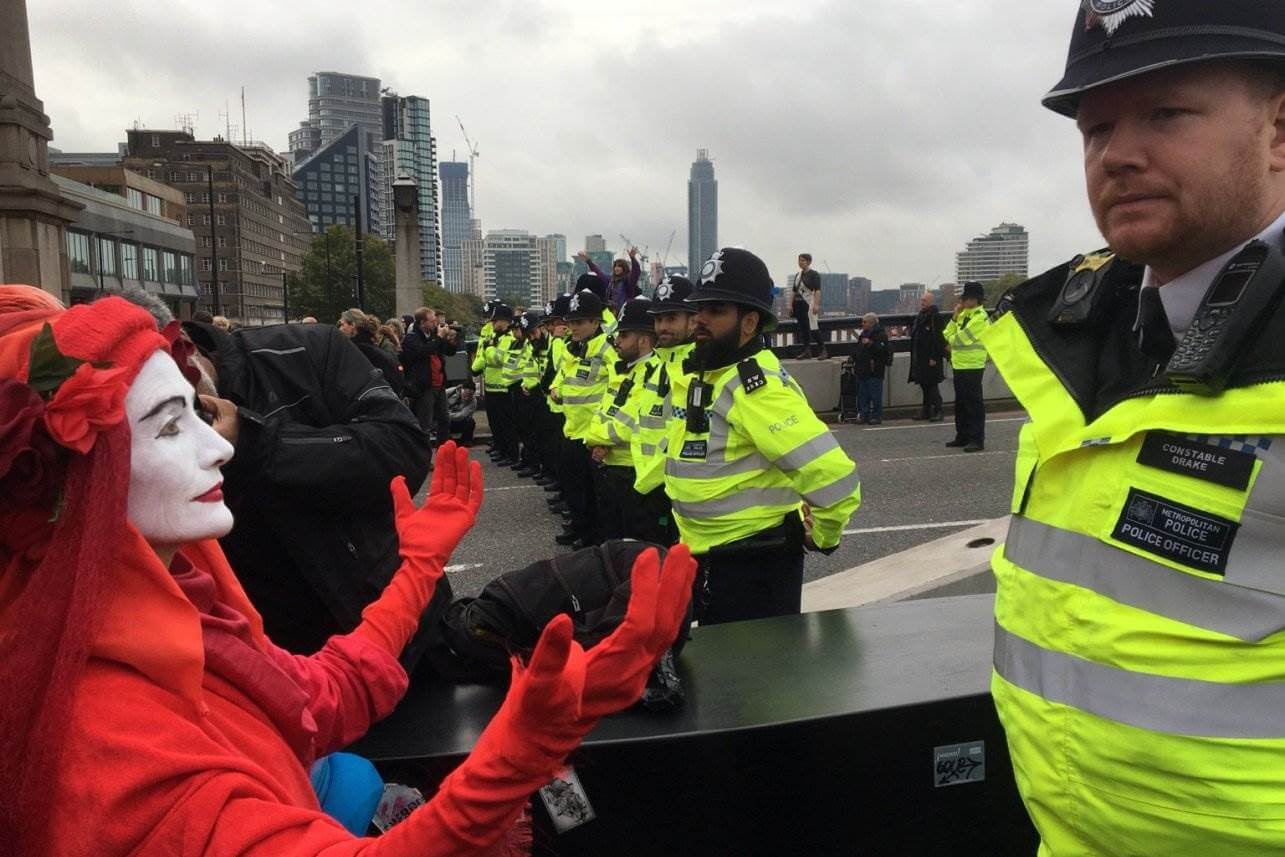 Nie ustają protesty Extinction Rebellion. Setki aresztowań za obywatelskie nieposłuszeństwo