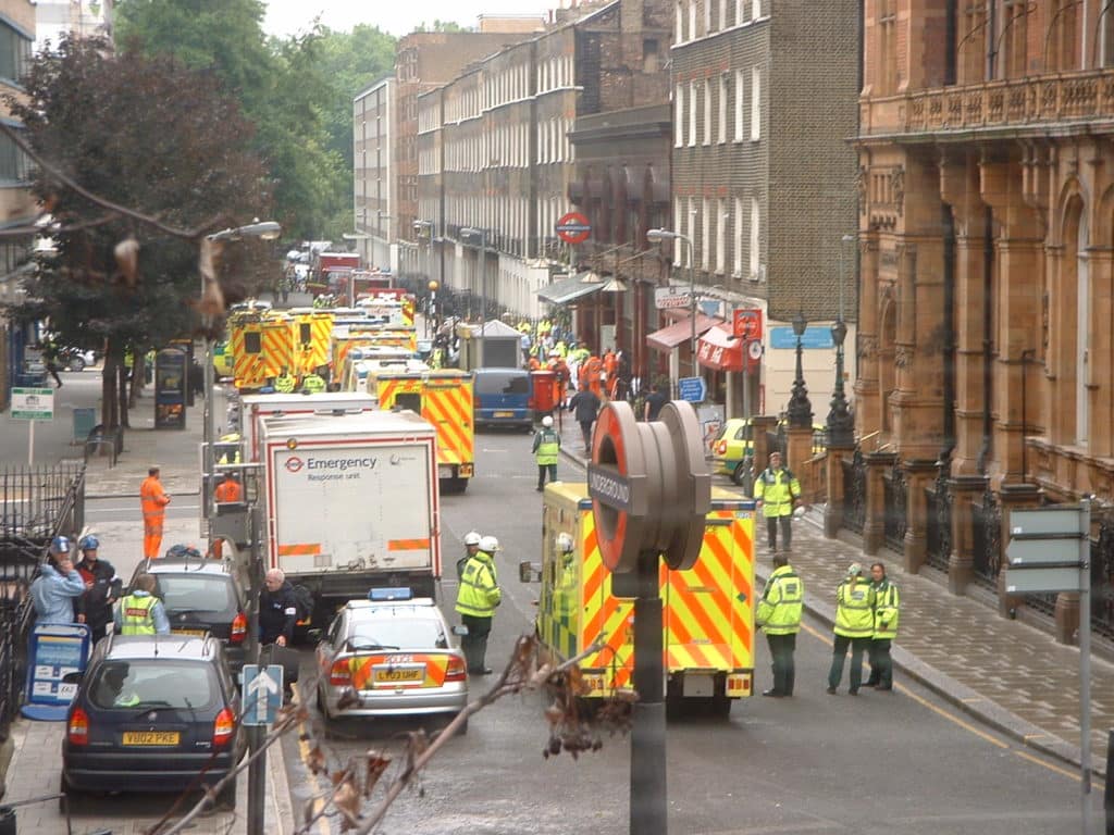 W 2005 roku terroryści zaatakowali Londyn. W atakach zginęło 56 osób. W tym czterech napastników. Fot. Francis Tyers/Wikimedia. Czego najbardziej boją się ludzie?