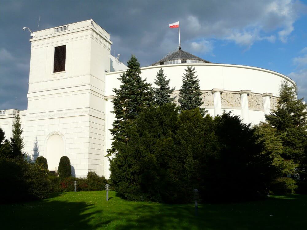 Wakacyjny Strajk Klimatyczny pod Sejmem trwa nadal. Młodzież zebrała się pod Sejmem