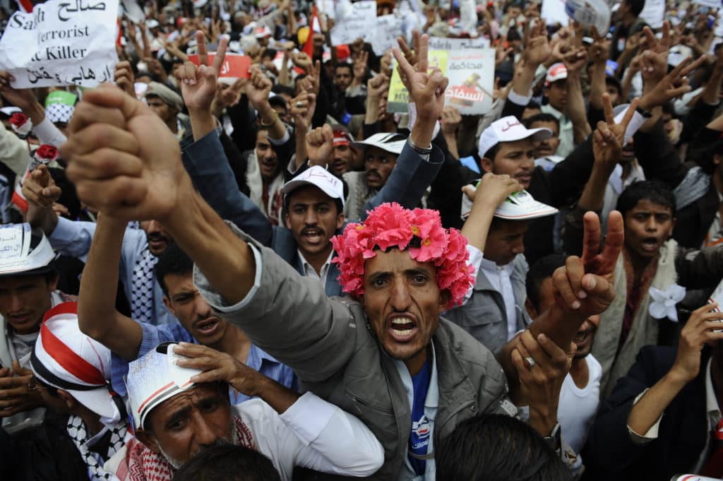 Czego ludzie boją się najbardziej? Zwykle tego, o czym informują media. W 2011 roku na czołówkach gazet była arabska wiosna. W 2012 rozpad systemu społecznego trafił na czoło listy prezentującej największe zagrożenia dla ludzkości. To zdjęcie zrobiono w październiku 2011 w Jemenie. Fot. ymphotos / Shutterstock.com. 