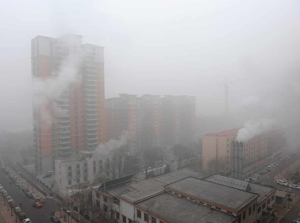 Elektryfikacja transportu ma pomóc oczyścić powietrze w Pekinie. Fot. Hung Chung Chih / Shutterstock.com.