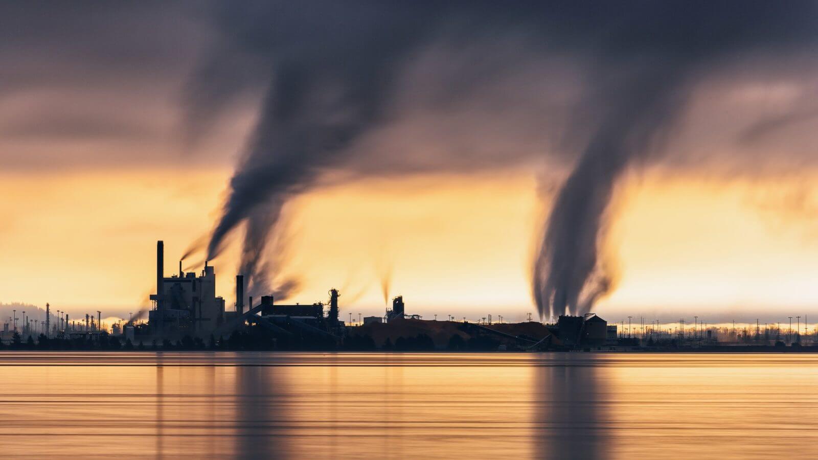 Zanieczyszczenia przemysłowe. Fot. John Westrock