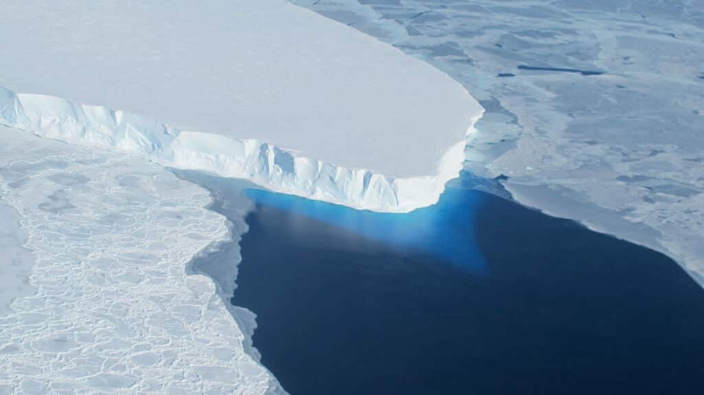 lodowiec thwaites nasa topnienie lodowców globalne ocieplenie|