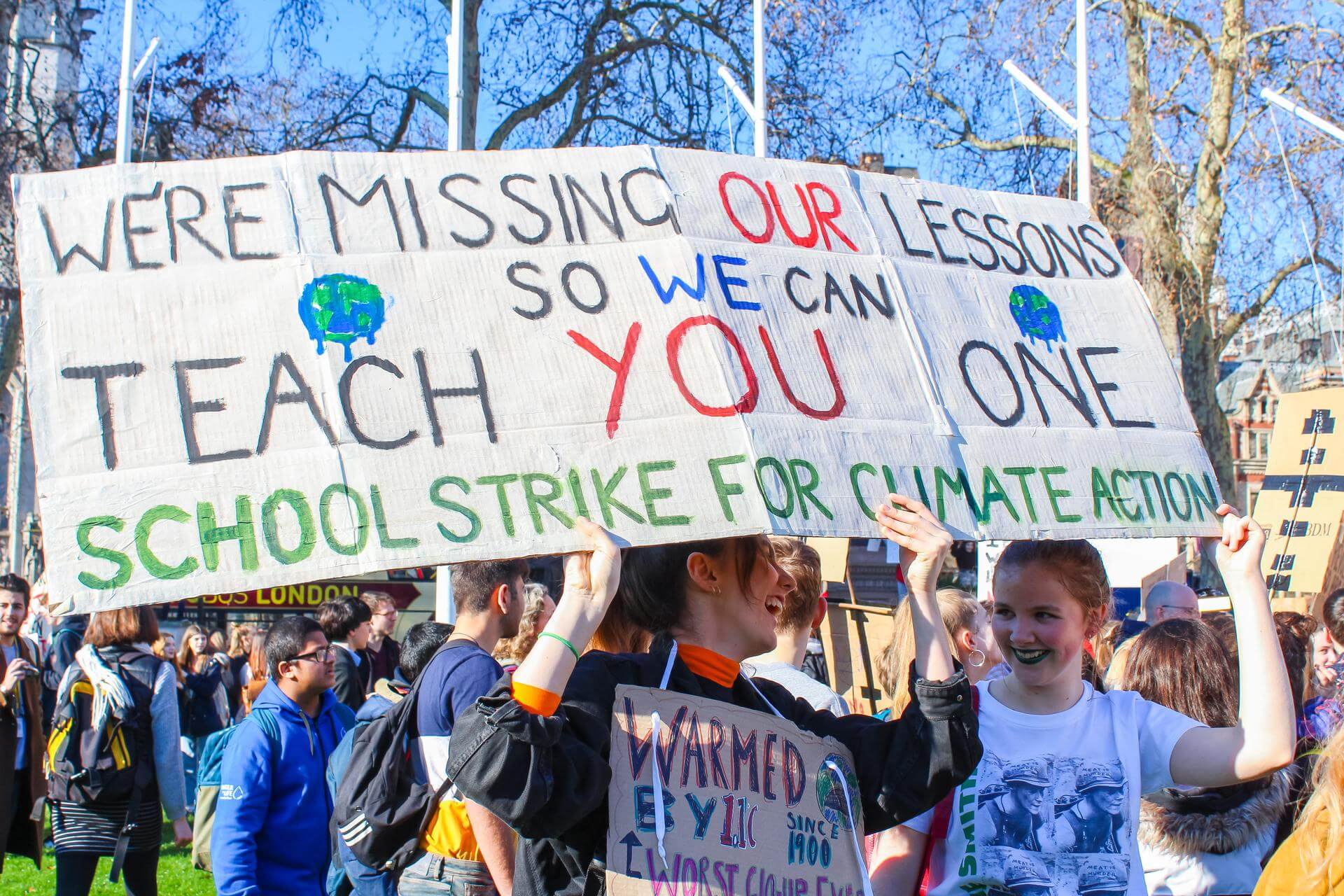 Młodzieżowy Strajk Klimatyczny|słuchajcie naszych głosów|zmiana jest konieczna|potrzebujemy zmiany|nie ma innej planety