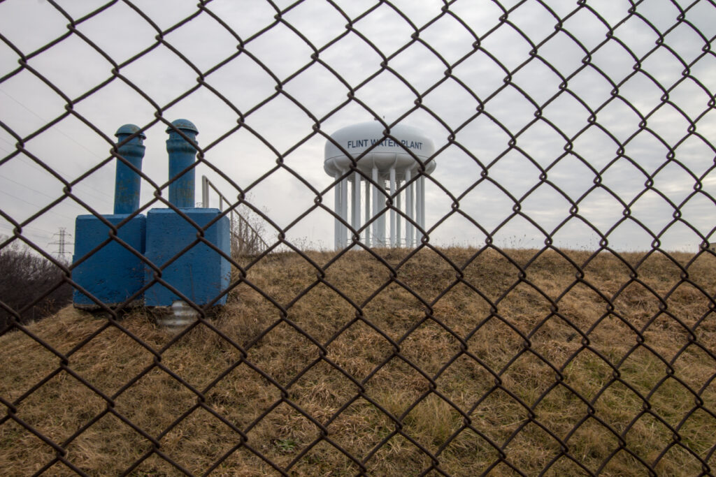 Wieża wodna we Flint. Fot. ehrlih/Shutterstock.