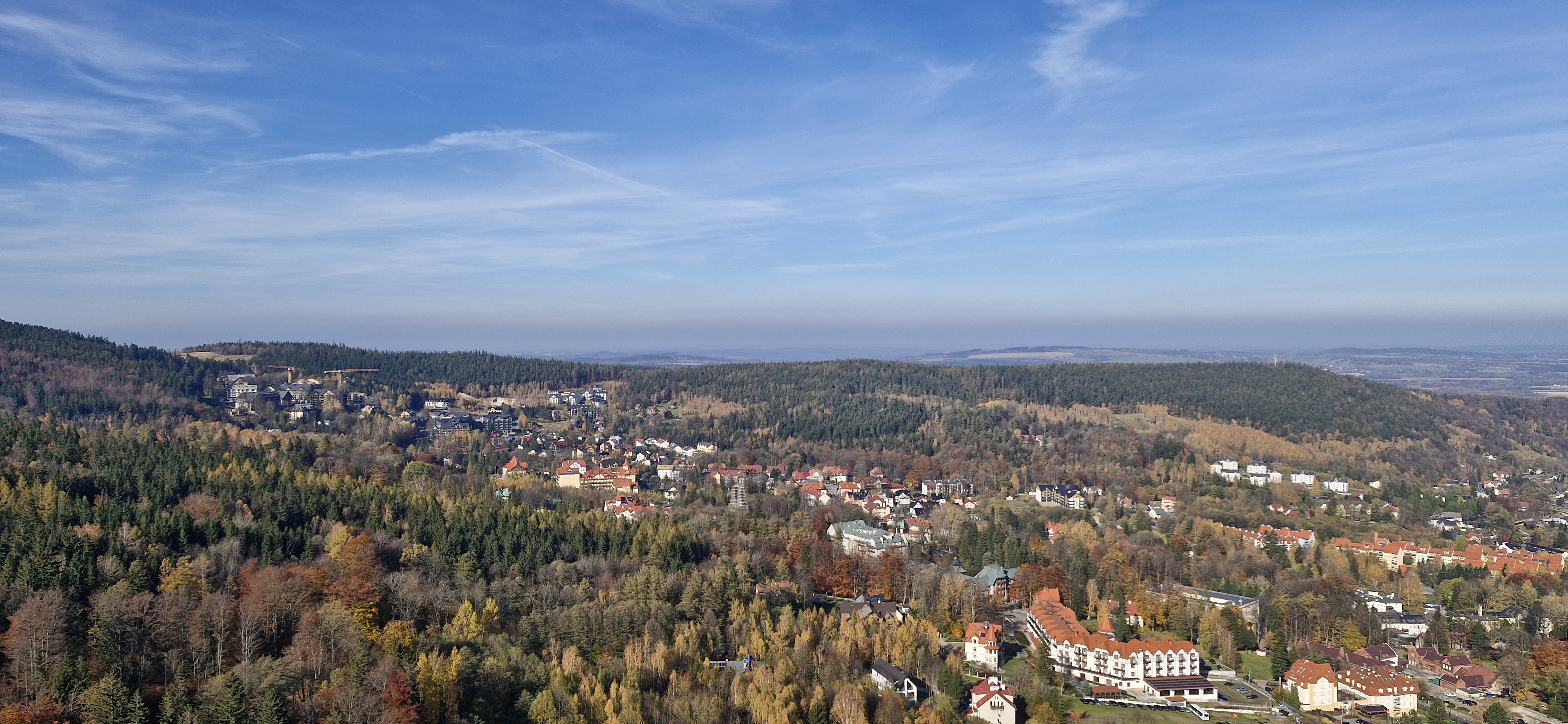 Słońce, wiosna, smog. Czy pogoda pomaga walczyć o czyste powietrze w Polsce? [DANE]