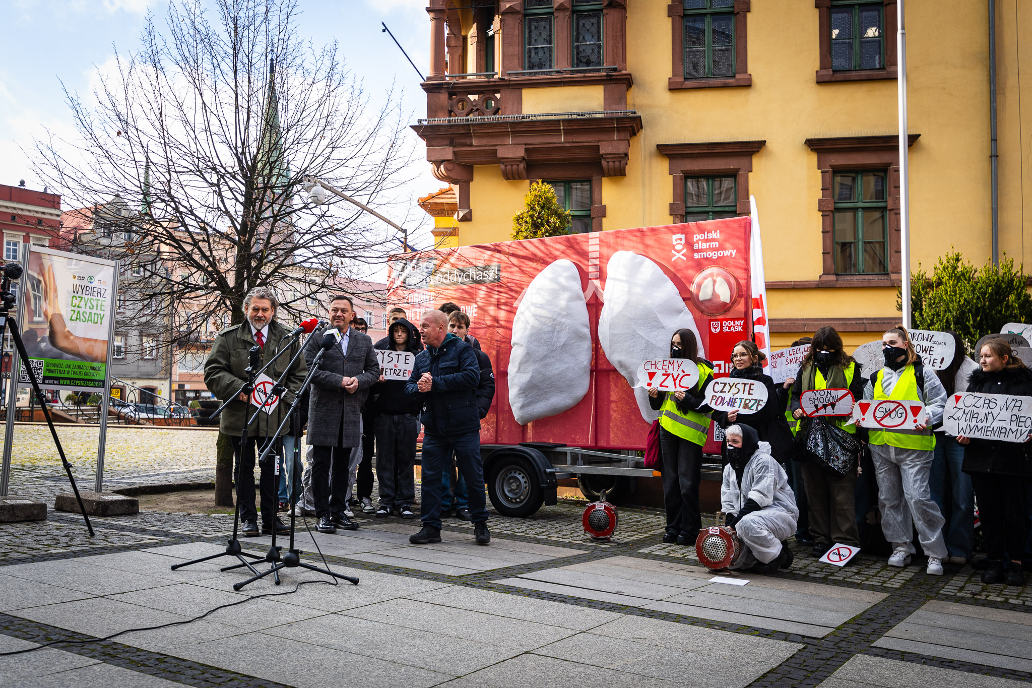 Sztuczne „płuca” wyjeżdżały stąd czarne. Usunęli 2,5 tys. kopciuchów i widać poprawę