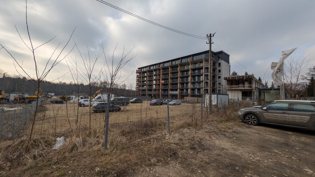 Deweloperskie bloki w sąsiedztwie planowanej inwestycji komunalnej.