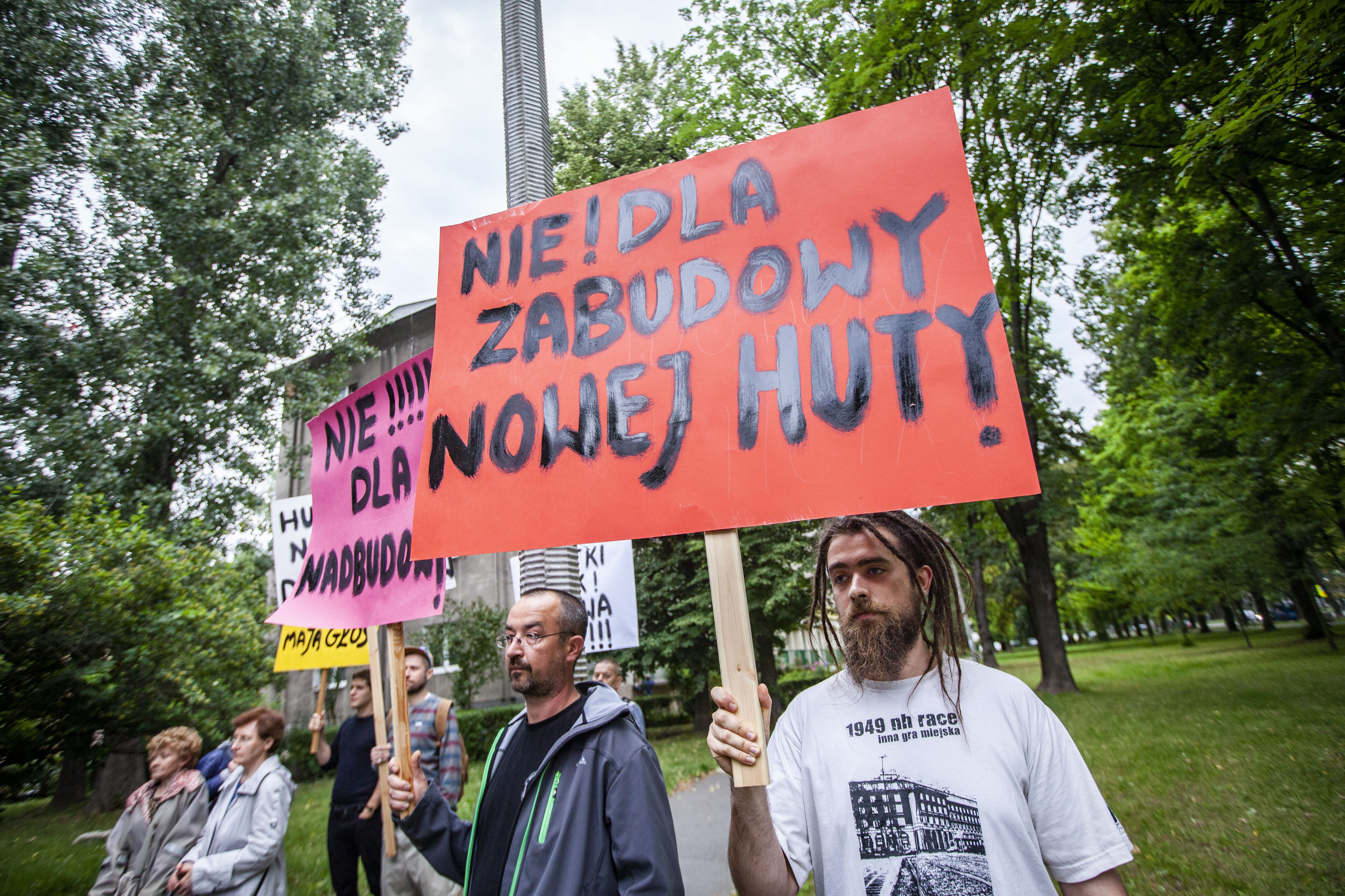 Mieszkańcy kontra patodeweloperka. „Po wstrzymaniu budowy pracowali od świtu do nocy”