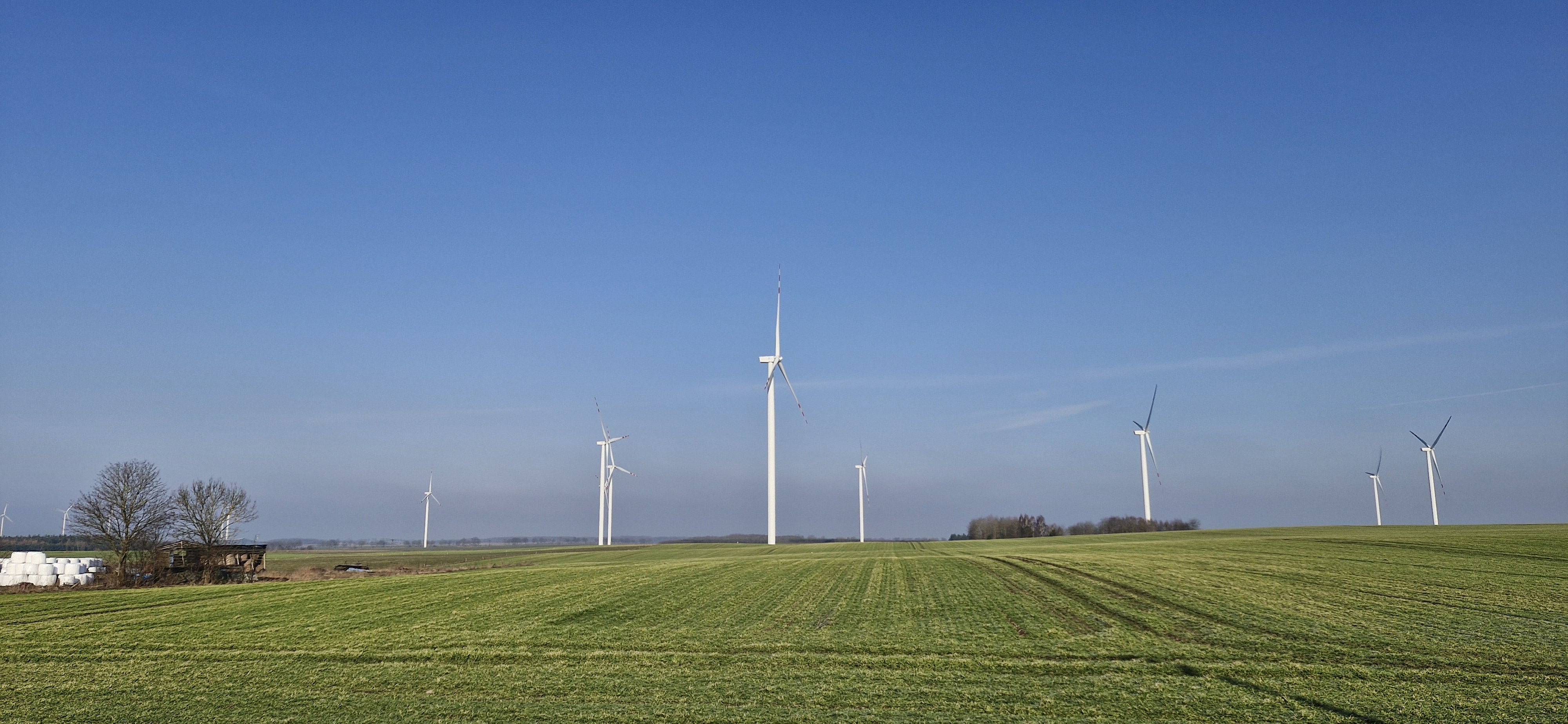 Tu stoi największa farma wiatrowa w Polsce. Miliony dla budżetu małej gminy