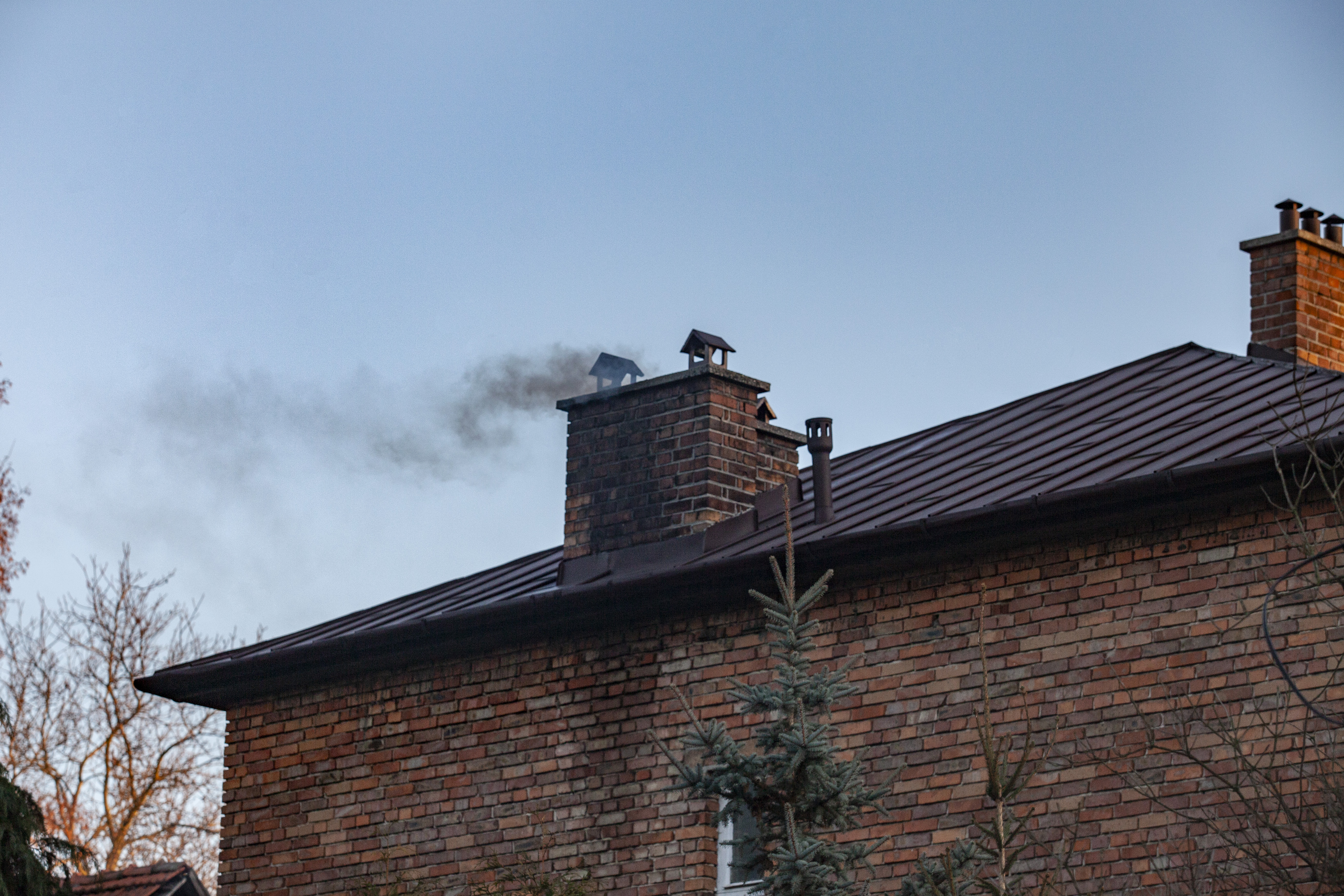 Program „Czyste Powietrze” w kryzysie. Alarmujące dane za pięć miesięcy