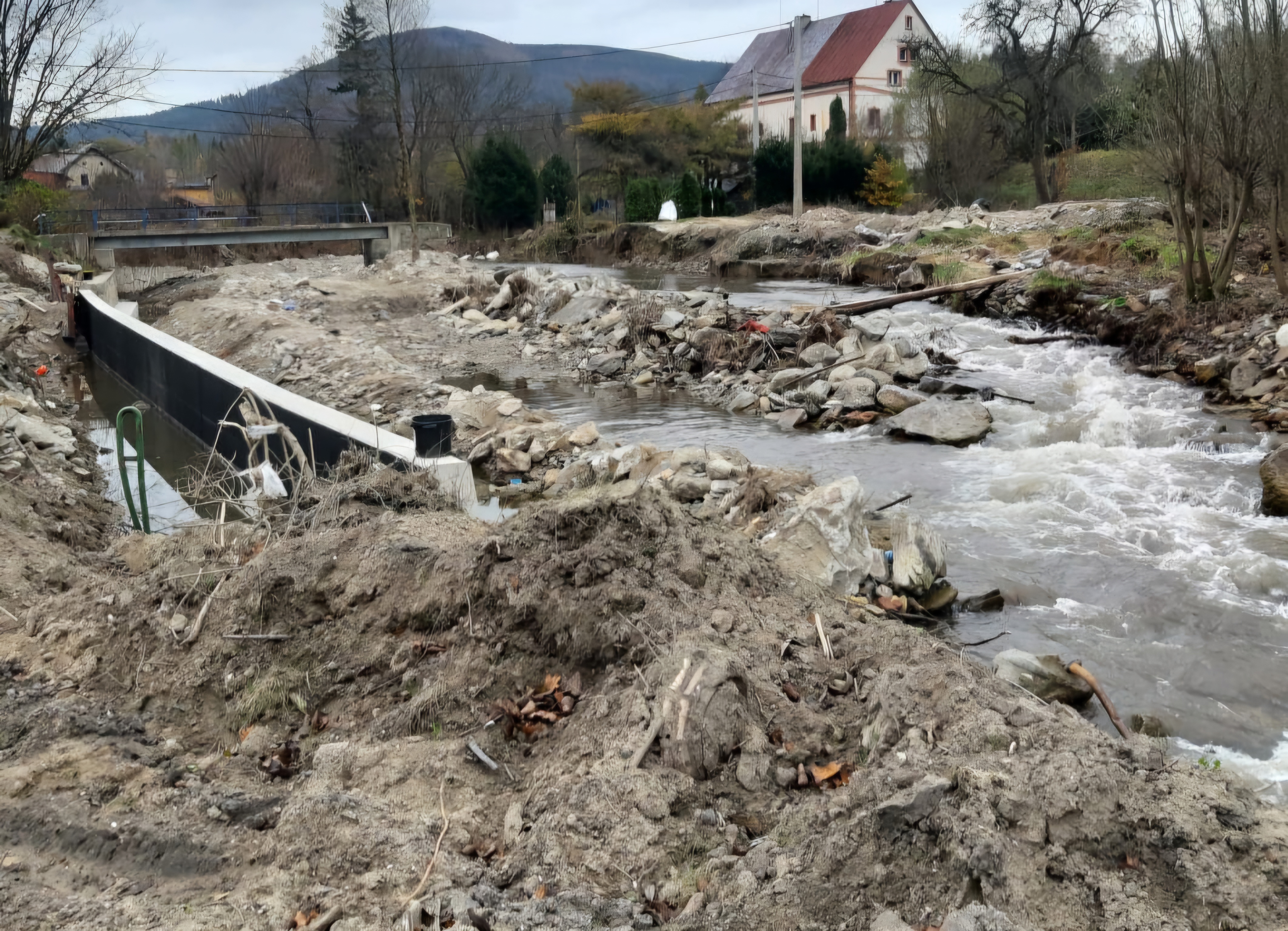 Chaos rok po wielkiej powodzi. Eksperci: nikt nie wyciąga wniosków