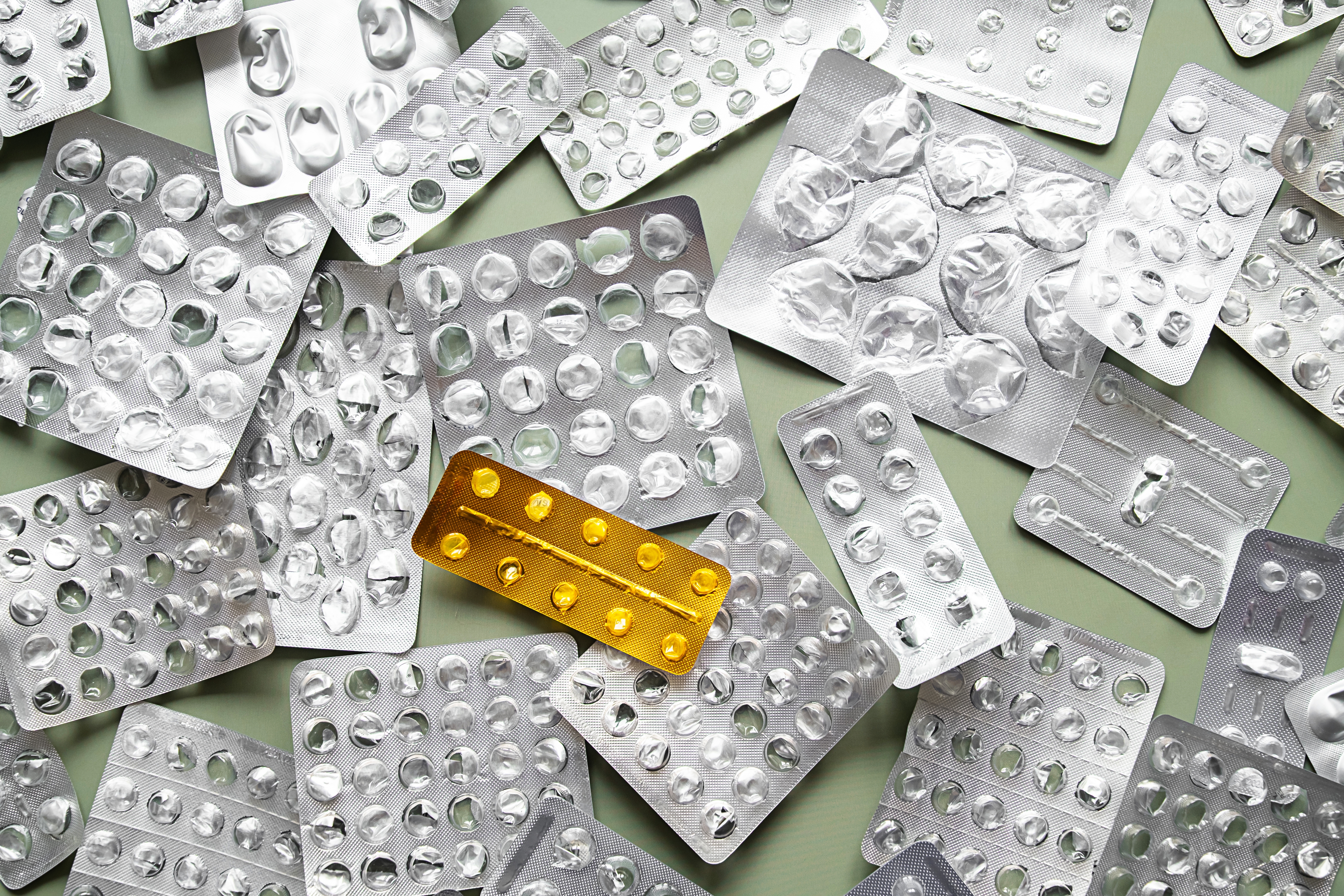 Sprawdzili ile kilogramów leków rocznie trafia do rzek. Rocznie kupujemy ich 26 tys. ton