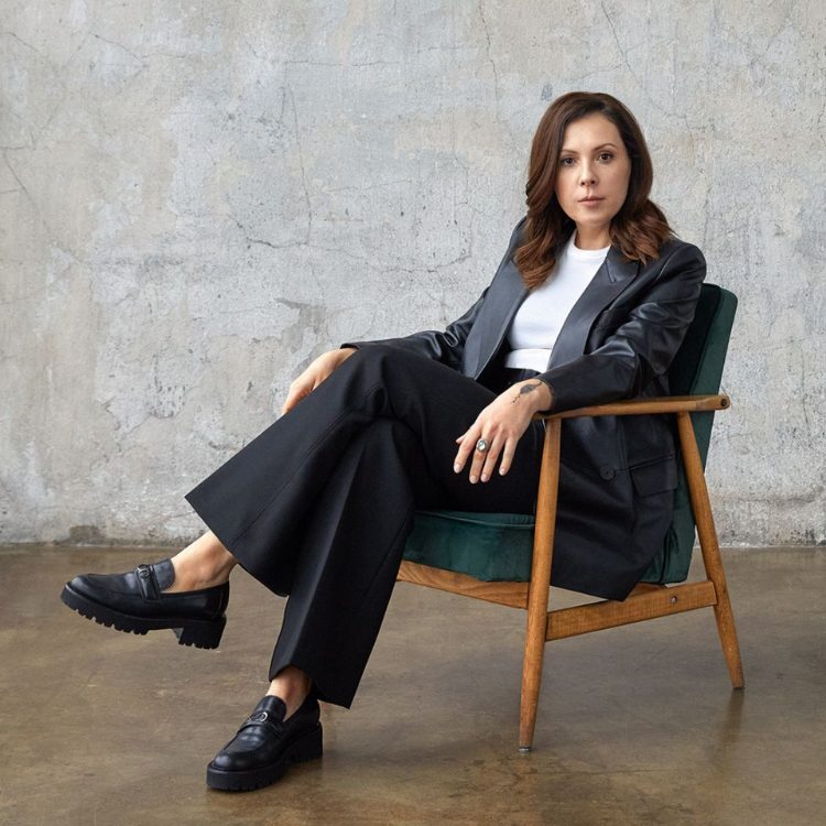 Psychiczne androidy. Marta Niedźwiecka o kulturze zapierdolu