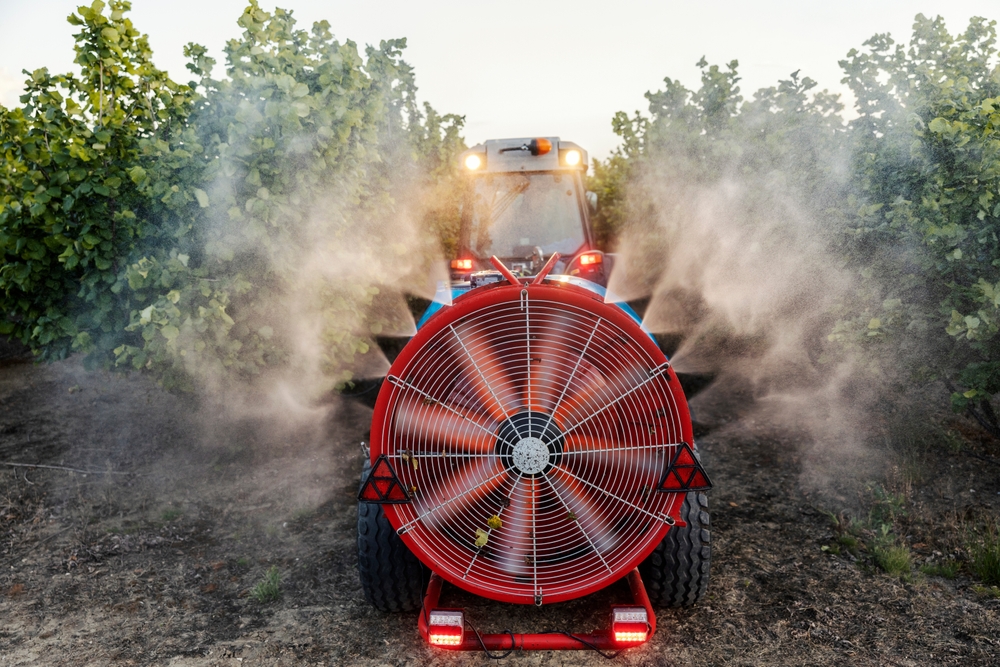 Europejskie firmy eksportują pestycydy zakazane w UE. Część toksyn wraca na europejskie stoły