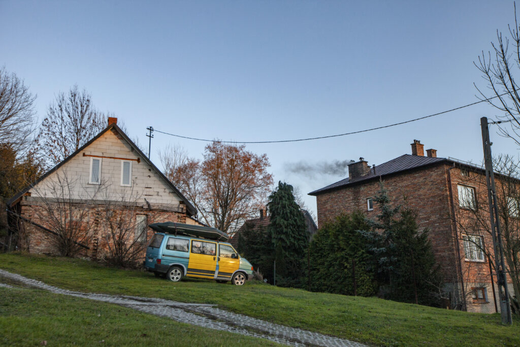Sprawdzone sposoby mniejszych miast na smog. 11 przykładów z całej Polski
