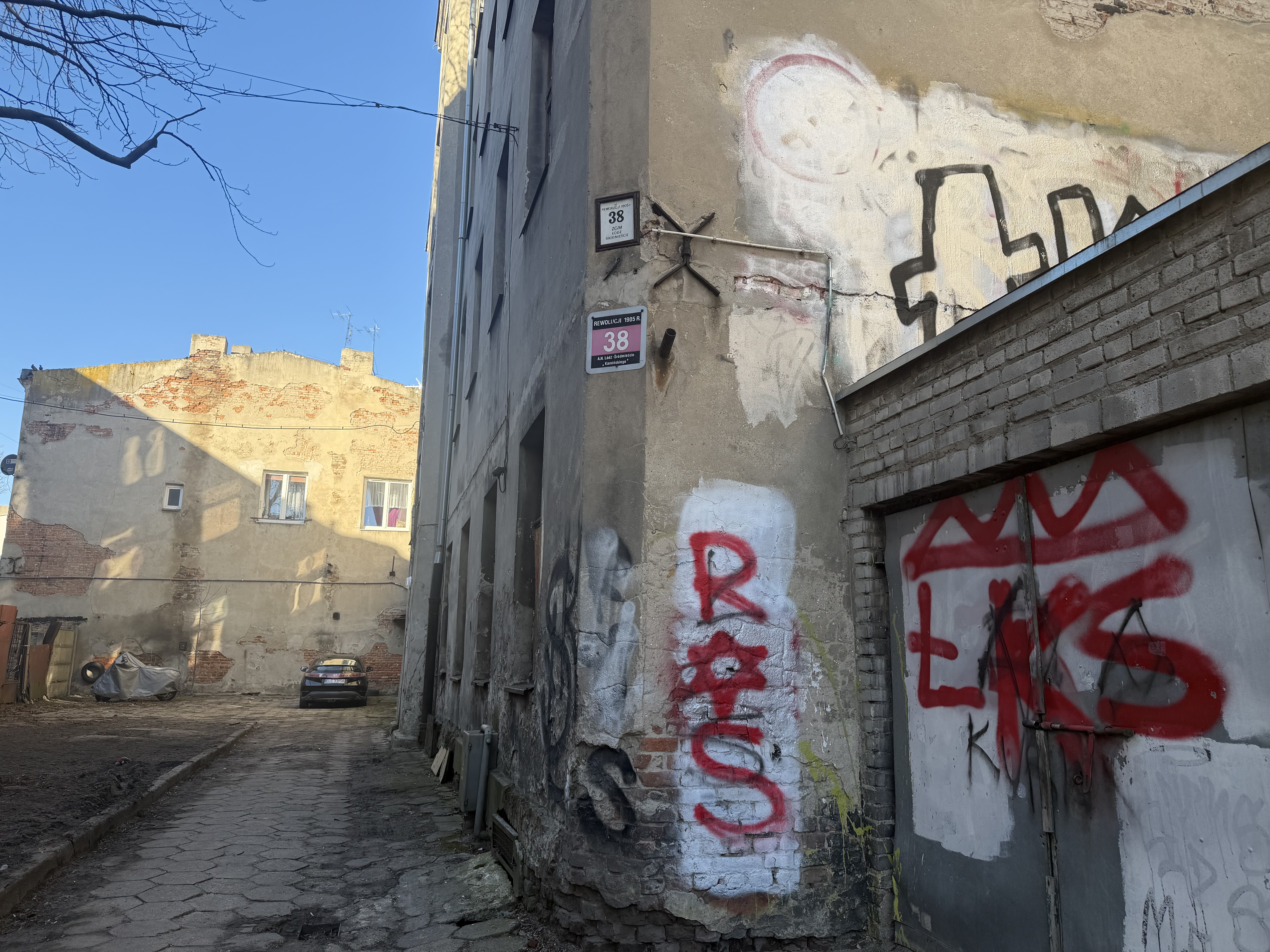 Dramat w mieszkaniach komunalnych w Łodzi. „Tu nie da się żyć”