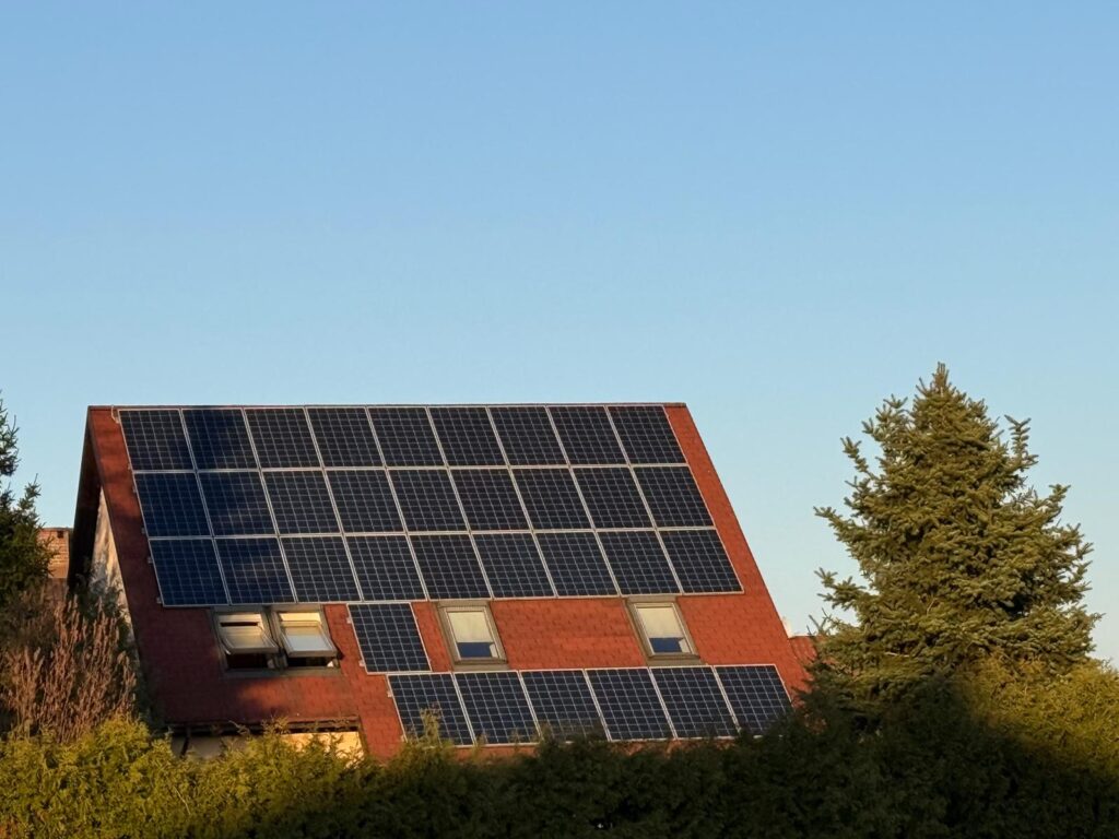 Drogi pellet, tanie pompy ciepła. Nowy raport kosztów ogrzewania