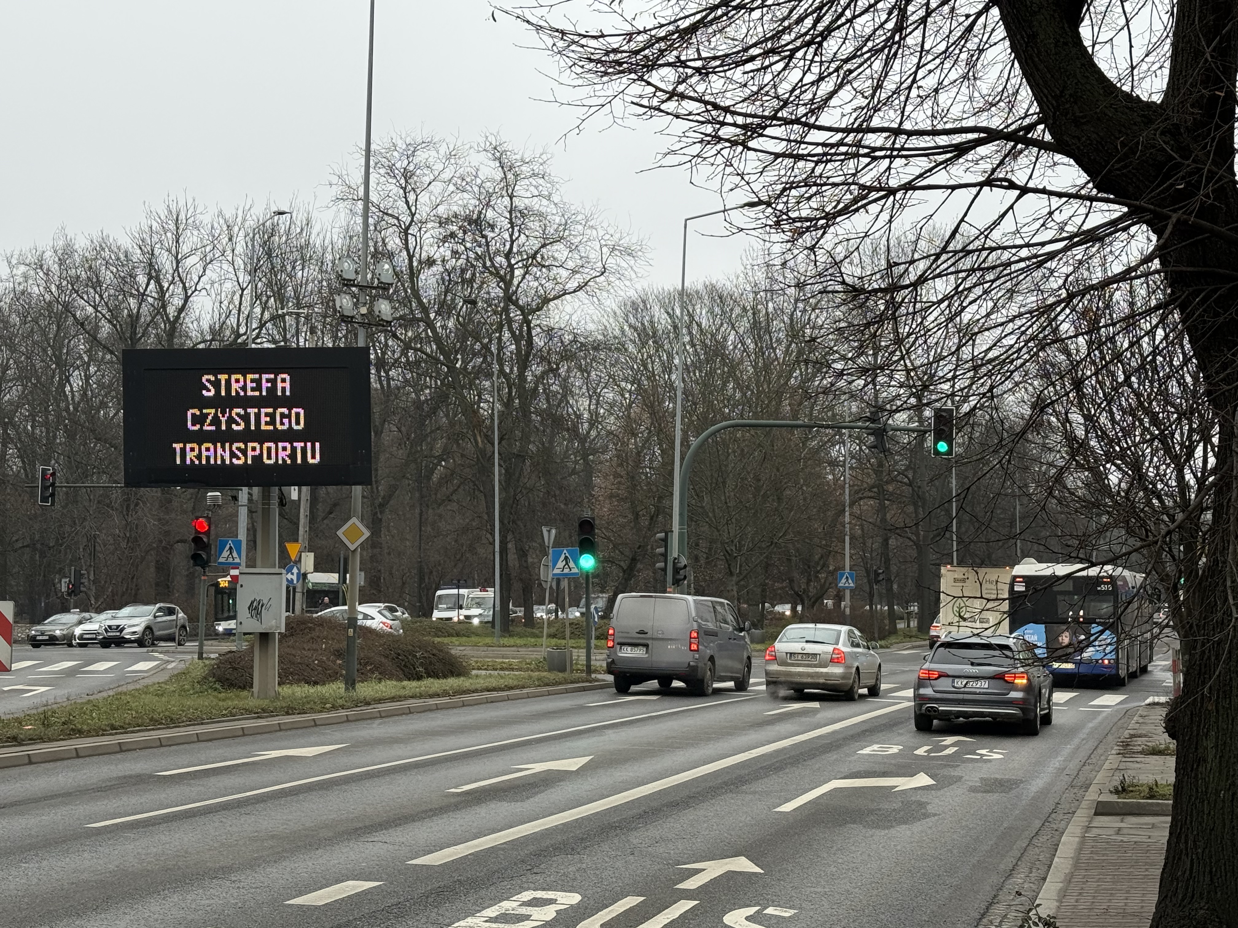 GIOŚ: spaliny w Krakowie na granicy normy. Do zdrowego powietrza wciąż daleko