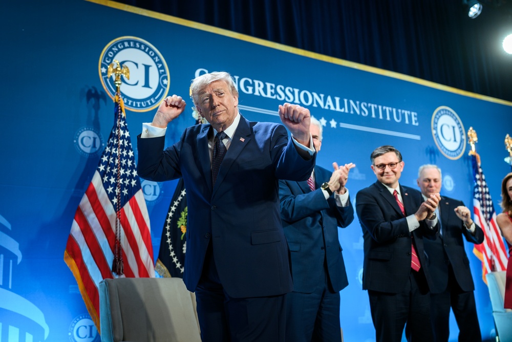 Donald Trump walczy z „zieloną” energią. Efekt? OZE z rekordami w USA