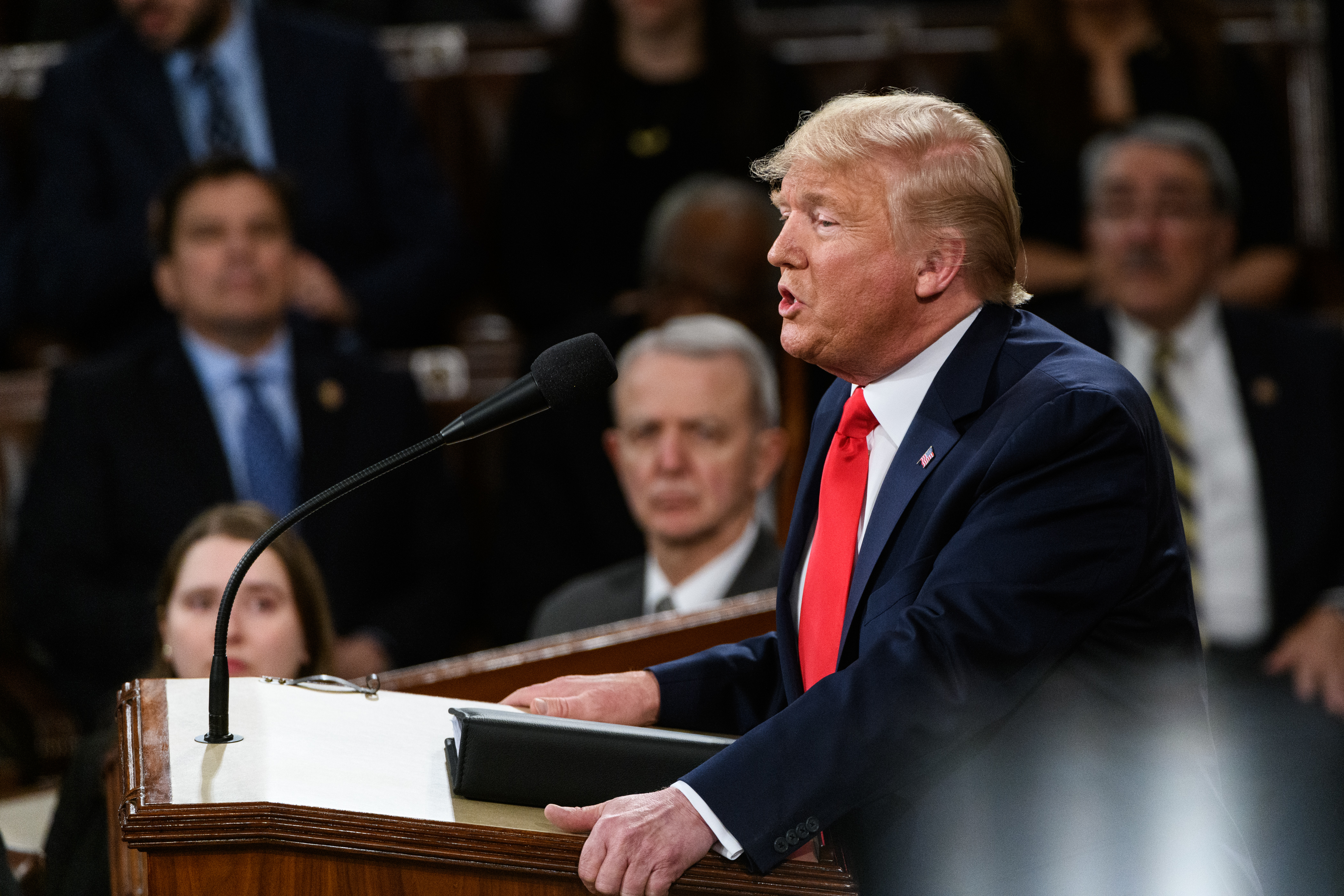 USA: wybory rozstrzygną się przy dystrybutorze. Amerykanista o scenariuszach